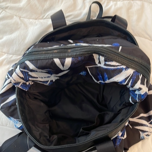 Fabletics 🔥sale🔥black blue and white athletic bag - Picture 6 of 16